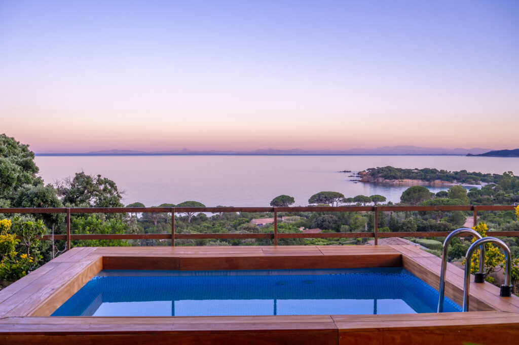 Coucher de Soleil avec Piscine