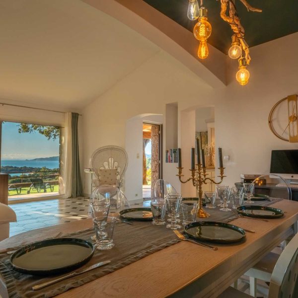 Salle à manger vue mer